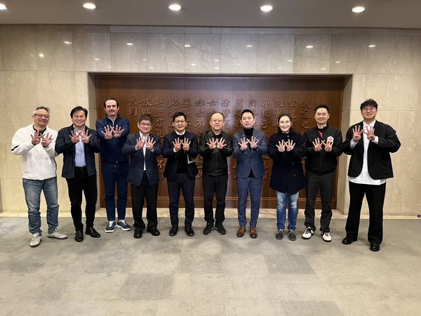 逐漸成為團